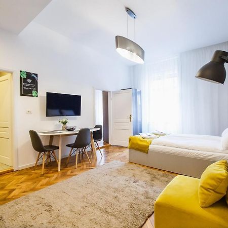 Eat It Cozy Downtown Apartments 拉迪亚 外观 照片